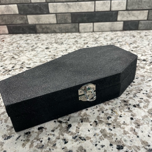 Halloween decoration, coffin with skeleton - Picture 5 of 5